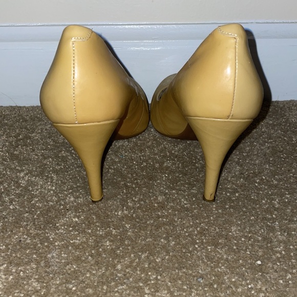 Nude women’s heels - Picture 5 of 6